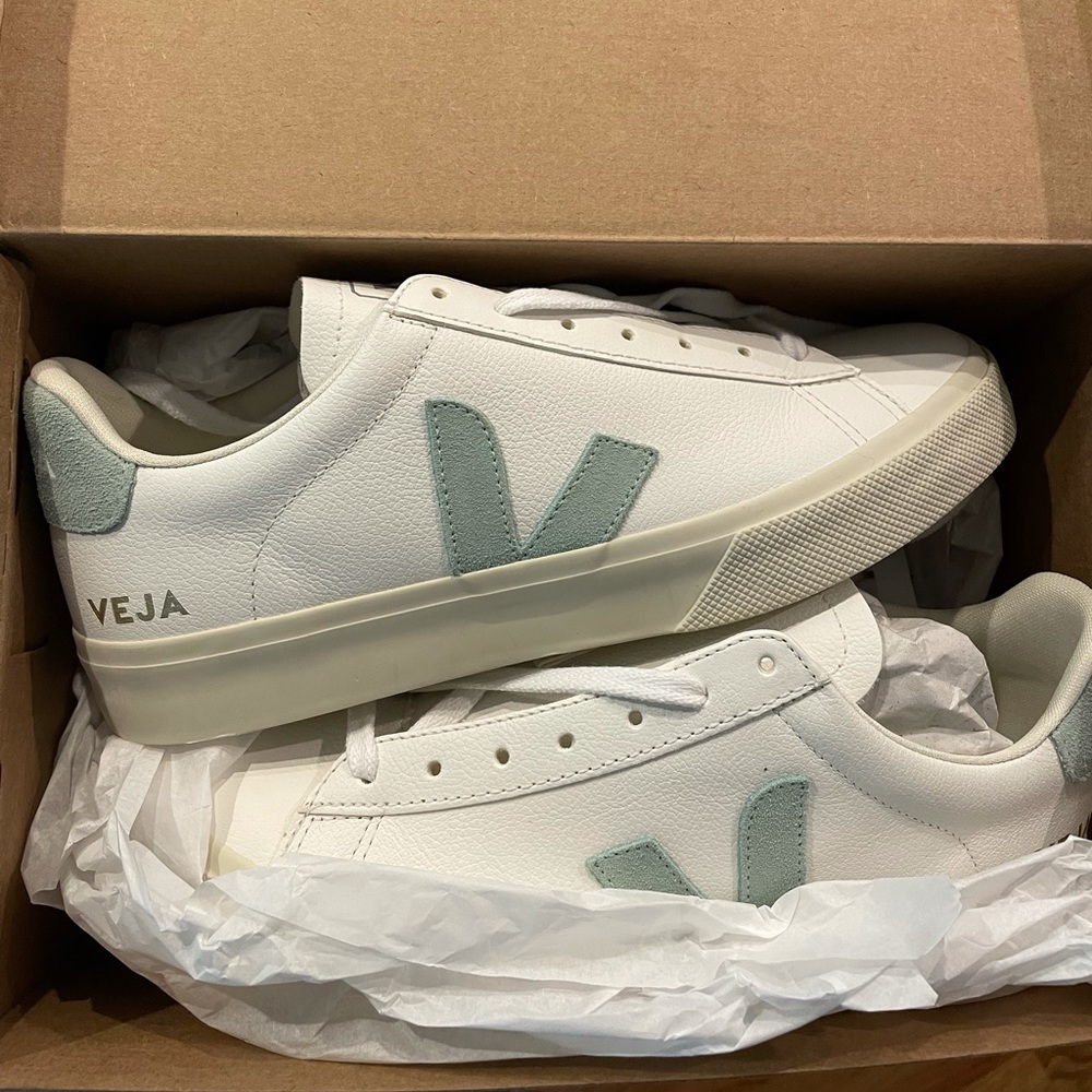VEJA size 9 sneaker!